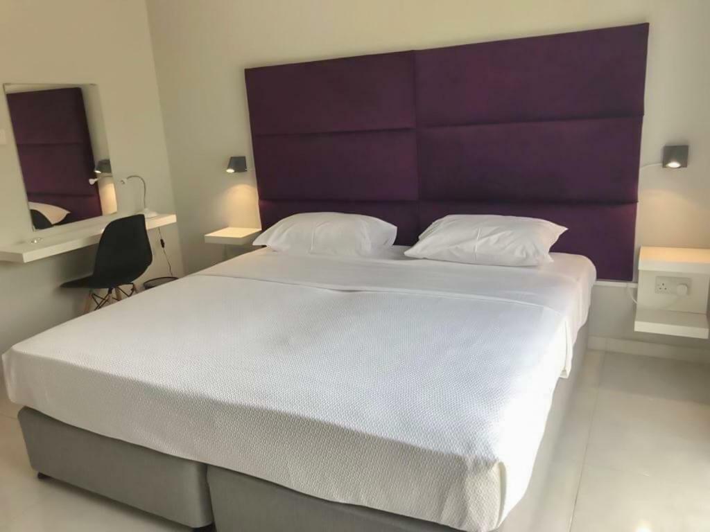 Mare Monte Seaview Boutique Apartment Paphos Extérieur photo