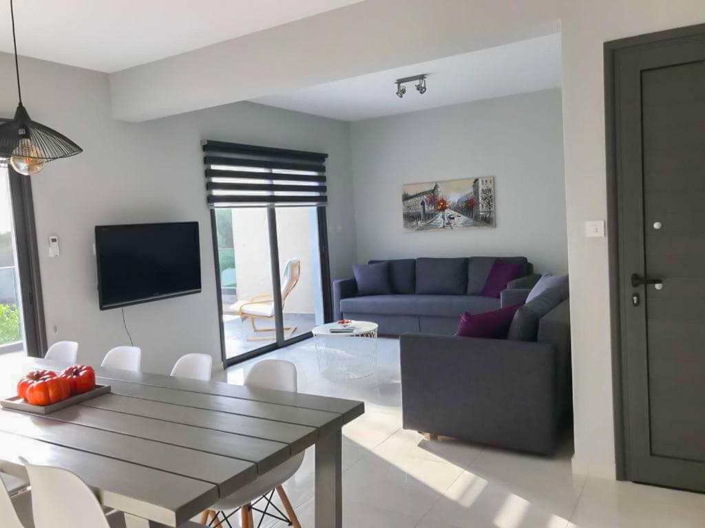 Mare Monte Seaview Boutique Apartment Paphos Extérieur photo