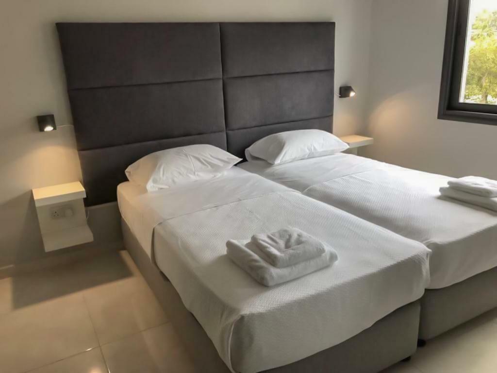 Mare Monte Seaview Boutique Apartment Paphos Extérieur photo